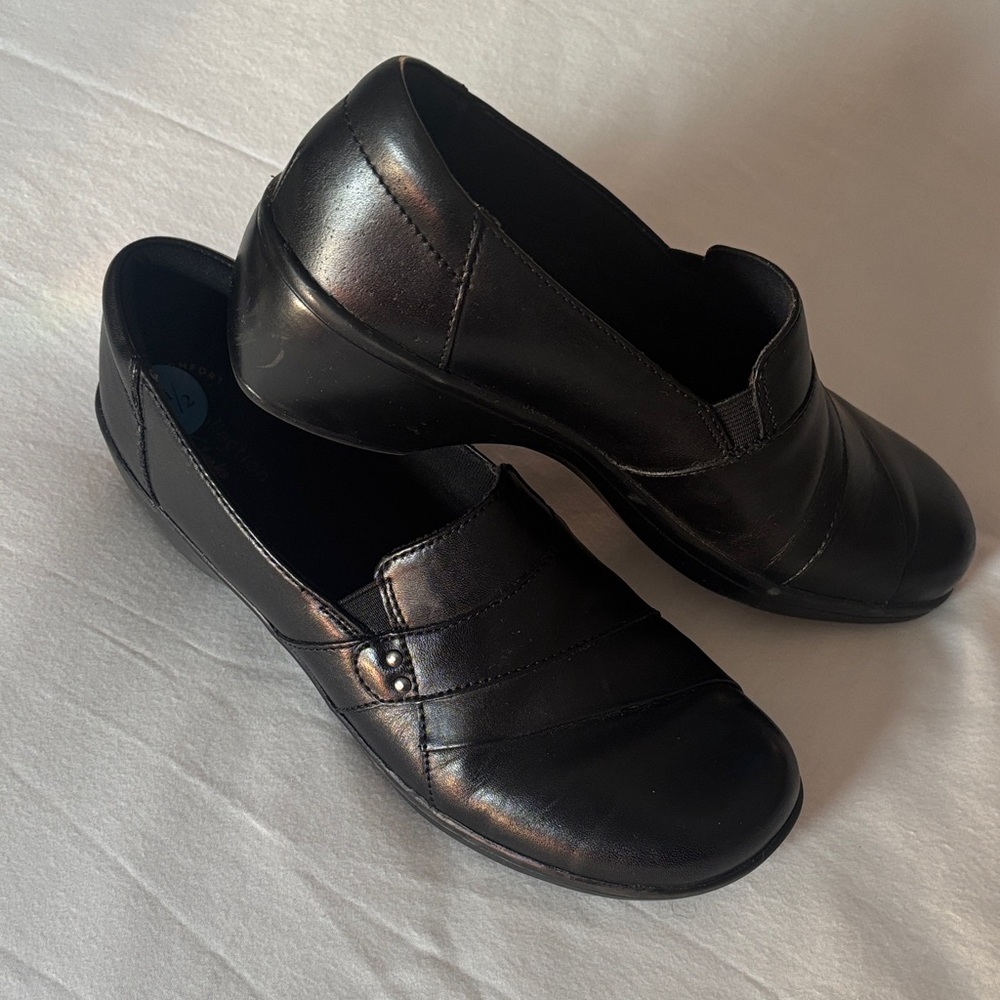 Clarks Black Slip-On Women's Comfort Loafers Sz 7 1/2M